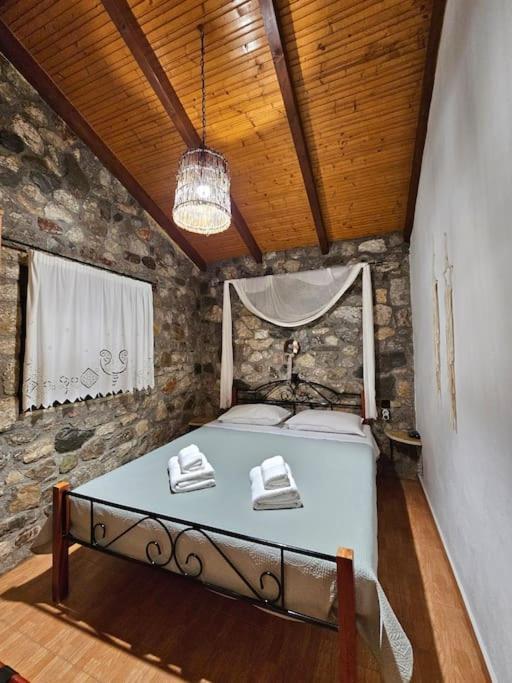 Vila Patras Stonehouse With Large Yard - Πέτρινο Σπίτι Με Αυλή Paralía Exteriér fotografie