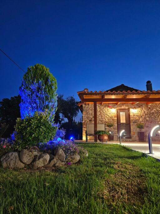 Vila Patras Stonehouse With Large Yard - Πέτρινο Σπίτι Με Αυλή Paralía Exteriér fotografie